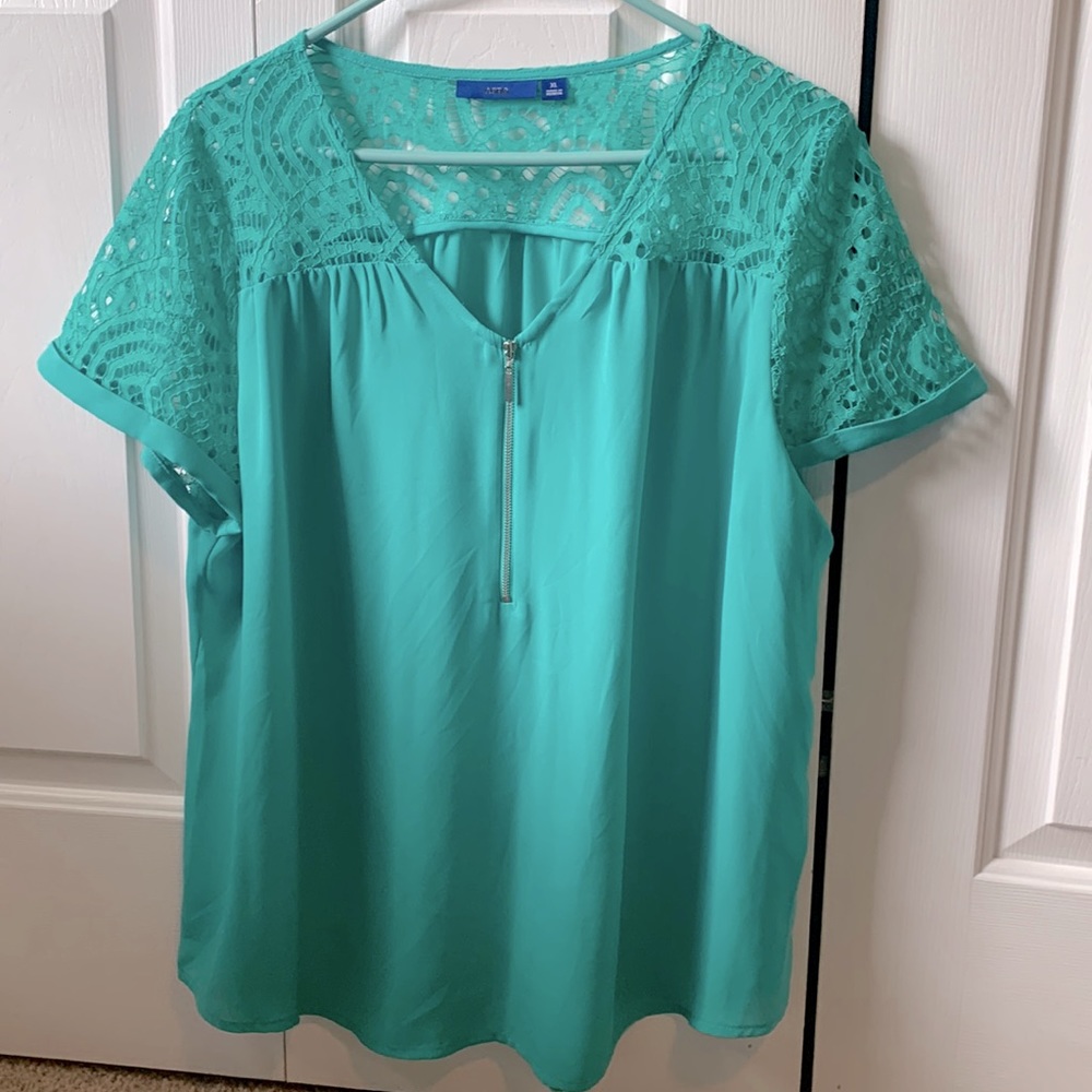 Cute Apt 9 blouse size xl